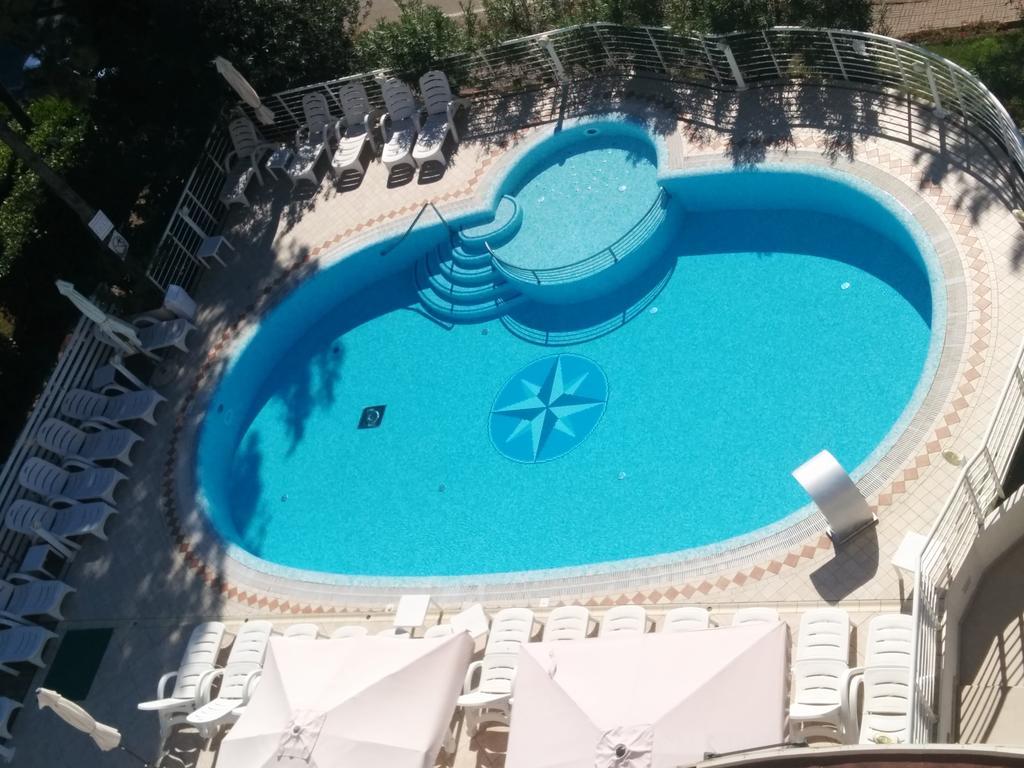 Hotel San Francisco Lignano Sabbiadoro Exterior photo