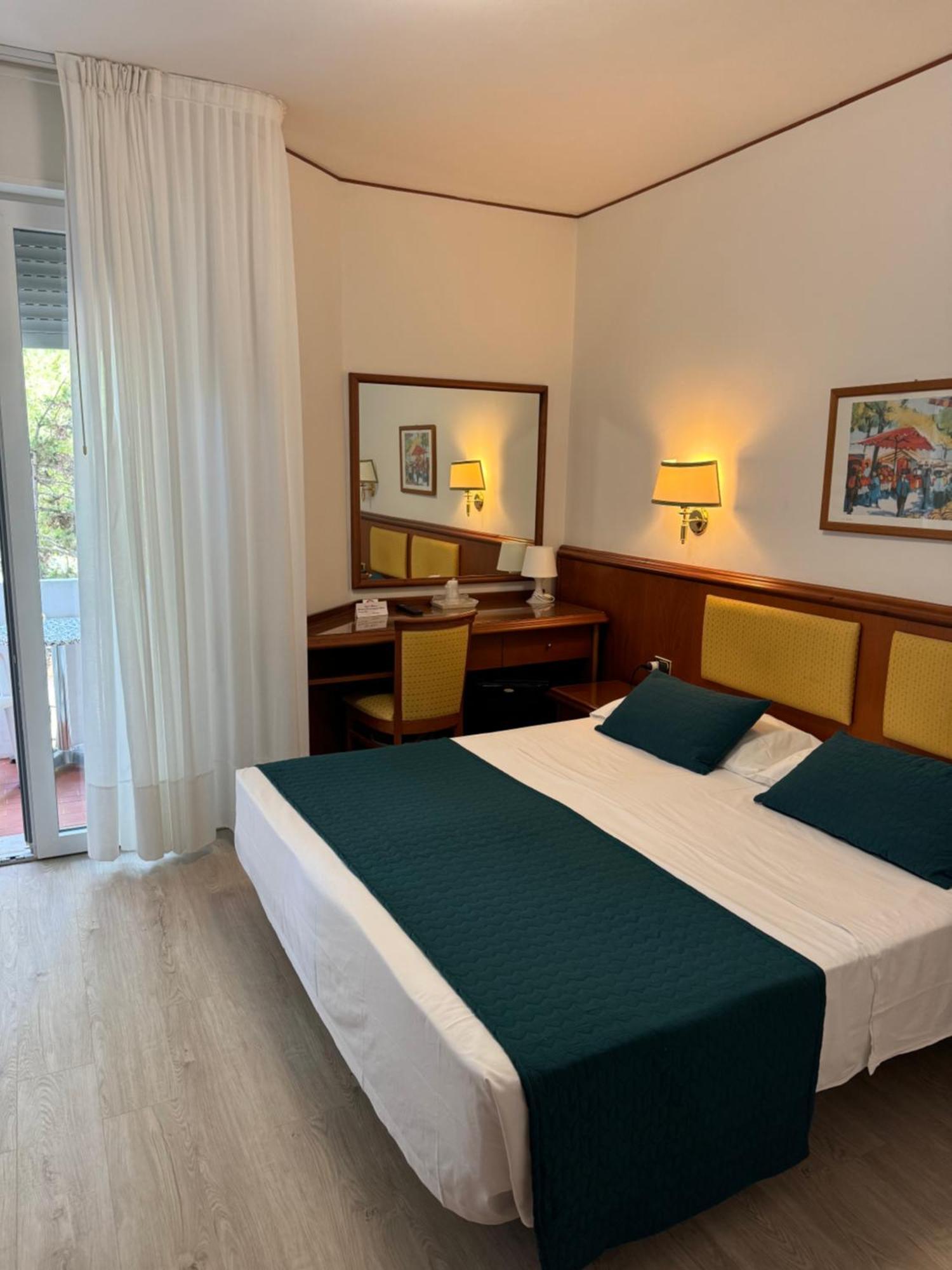 Hotel San Francisco Lignano Sabbiadoro Exterior photo